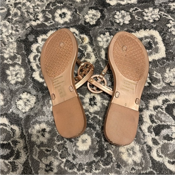 Never worn Tory Burch jelly sandals in rose gold - Picture 2 of 2